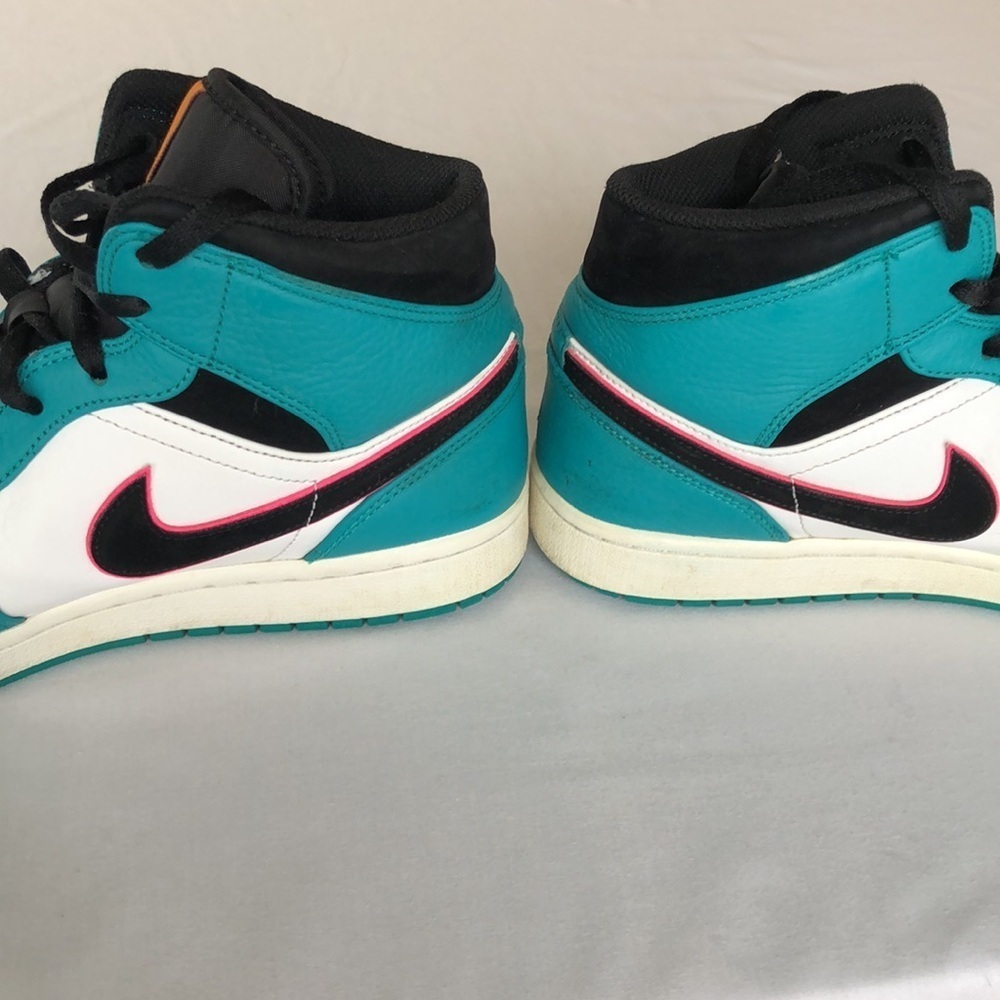 Air Jordan 1 Mid SE 'South Beach' - Picture 12 of 17